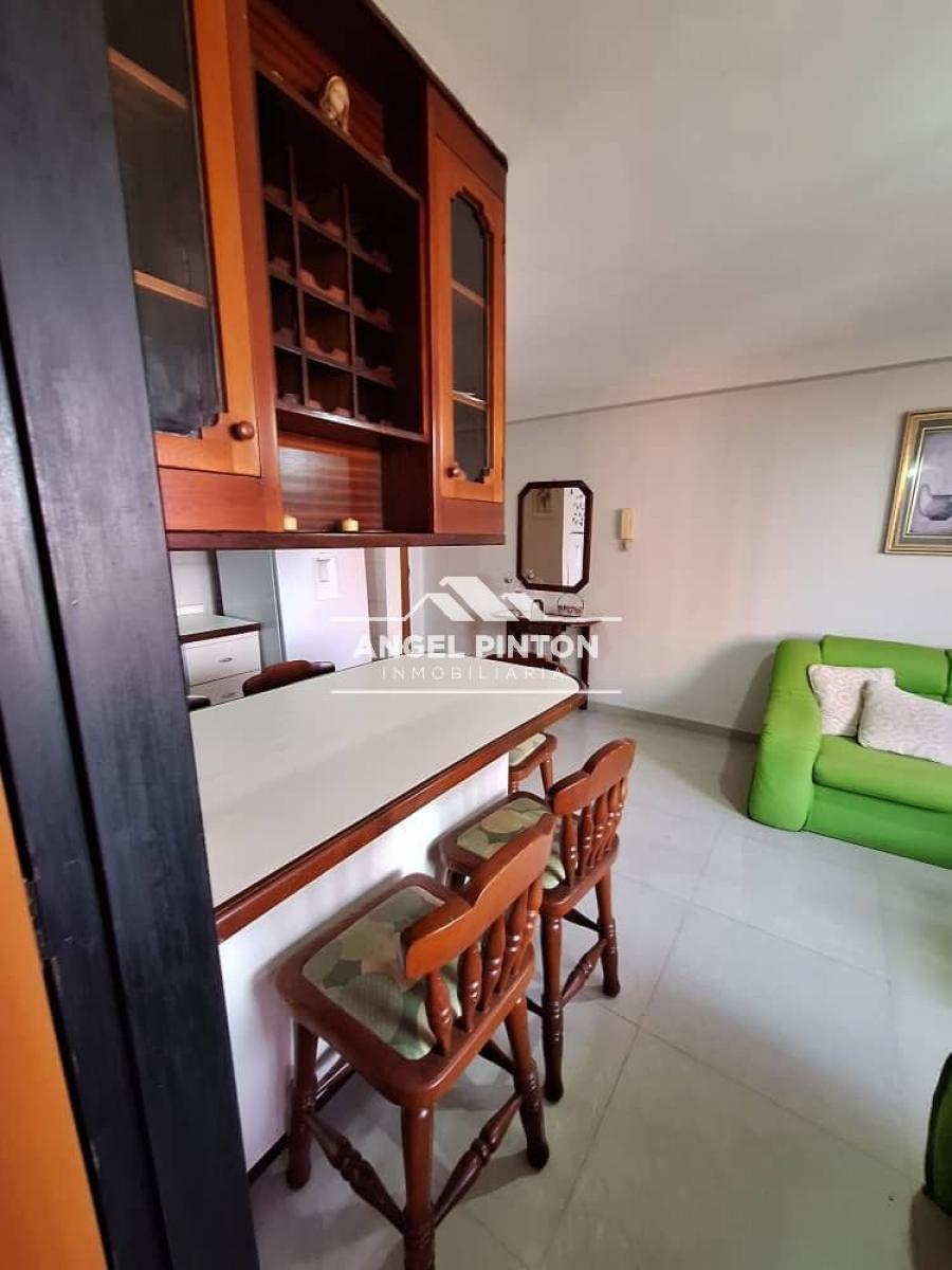 Foto Apartamento en Alquiler en Av El Milagro, Maracaibo, Zulia - U$D 250 - APA230066 - BienesOnLine