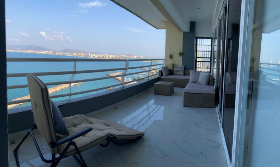 Apartamento Duplex lujosamente equipado con espectacular vista al mar