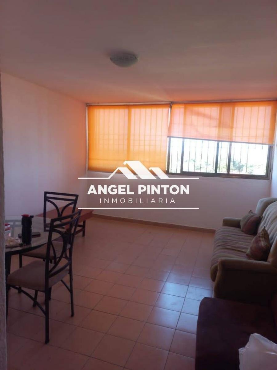 APARTAMENTO EN ALQUILER EN LAGO AZUL MARACAIBO API 6674