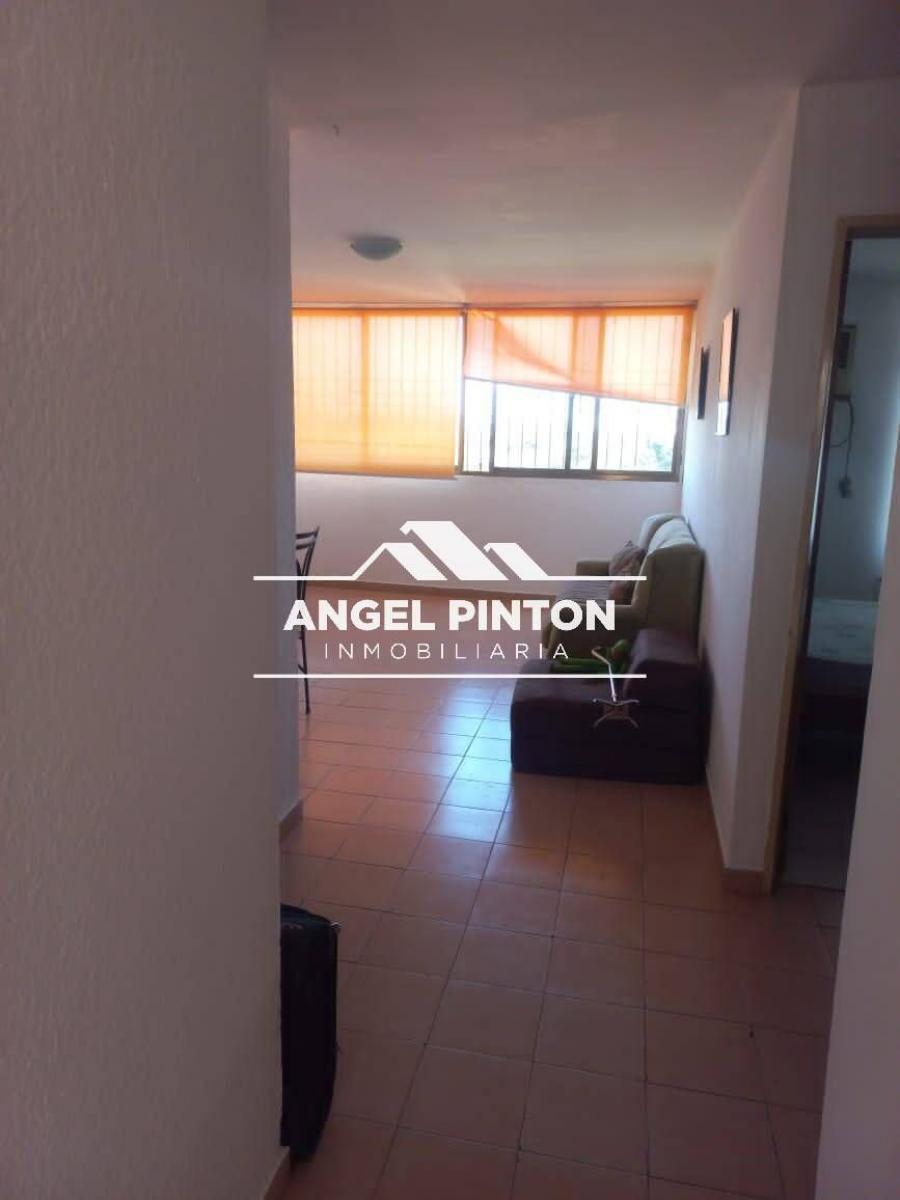 APARTAMENTO EN ALQUILER EN LAGO AZUL MARACAIBO API 6674