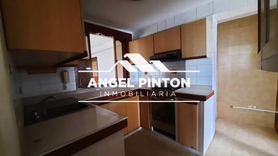 APARTAMENTO EN ALQUILER EN SANTA RITA MARACAIBO API 6640