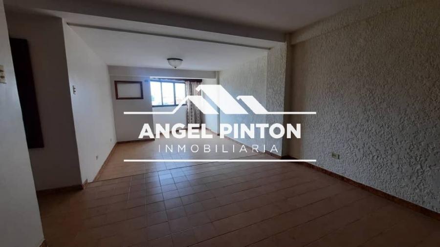 APARTAMENTO EN ALQUILER EN SANTA RITA MARACAIBO API 6640