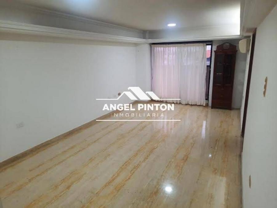 APARTAMENTO EN VENTA EN AV BELLA VISTA MARACAIBO API 6532   