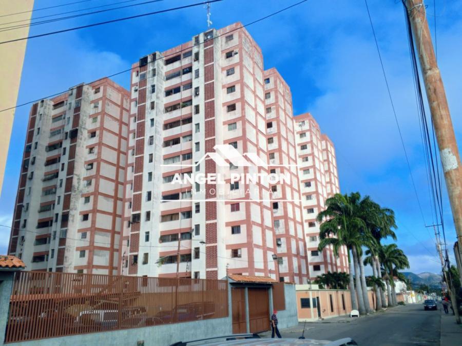 APARTAMENTO EN VENTA EN RES. YUPA BARQUISIMETO API 6534