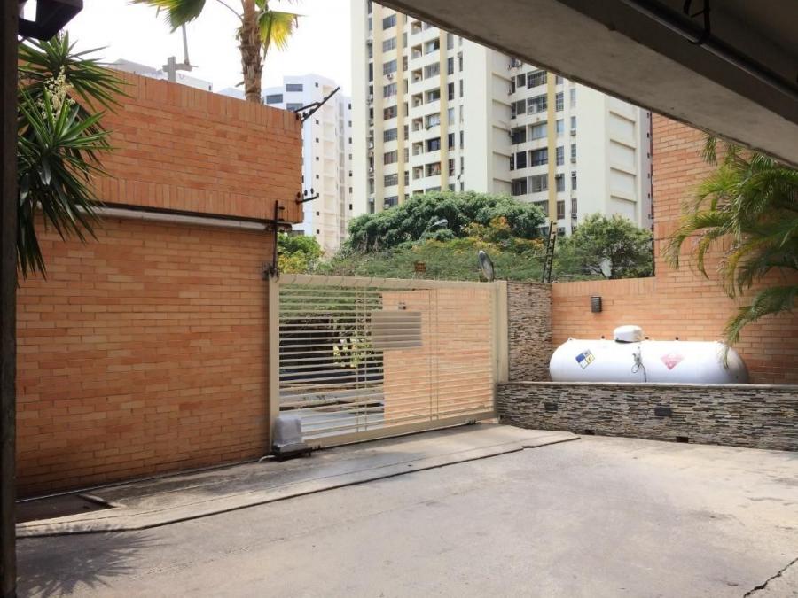 APARTAMENTO EN VENTA LAS CHIMENEAS VALENCIA CARABOBO 21-1574 RAHV