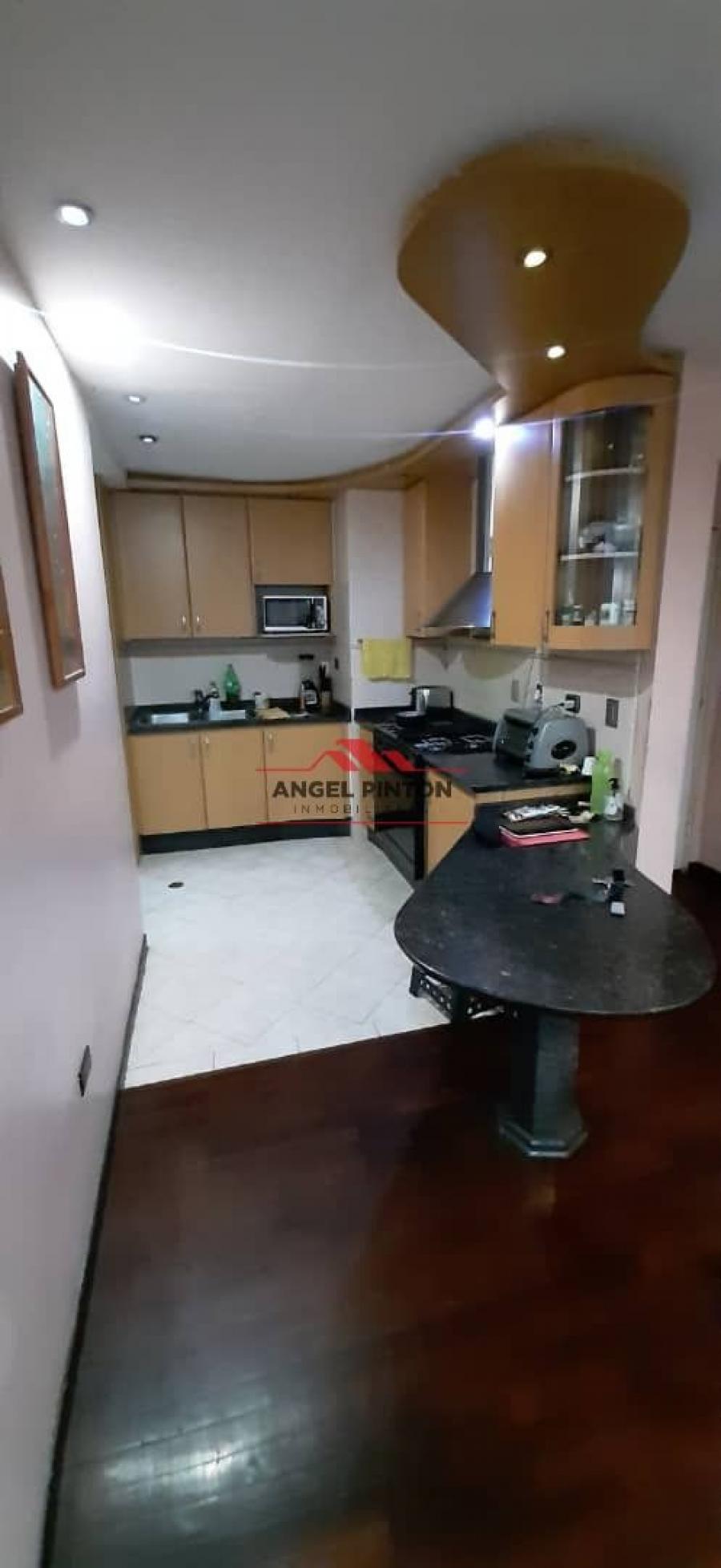 APARTAMENTO EN VENTA TERRAZAS DE MANPOTE. CARACAS API 5025