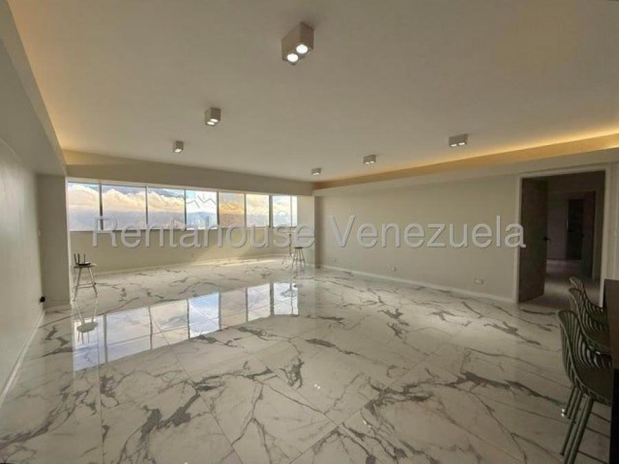 APARTAMENTO REMODELADO EN VENTA EN LOS NARANJOS.