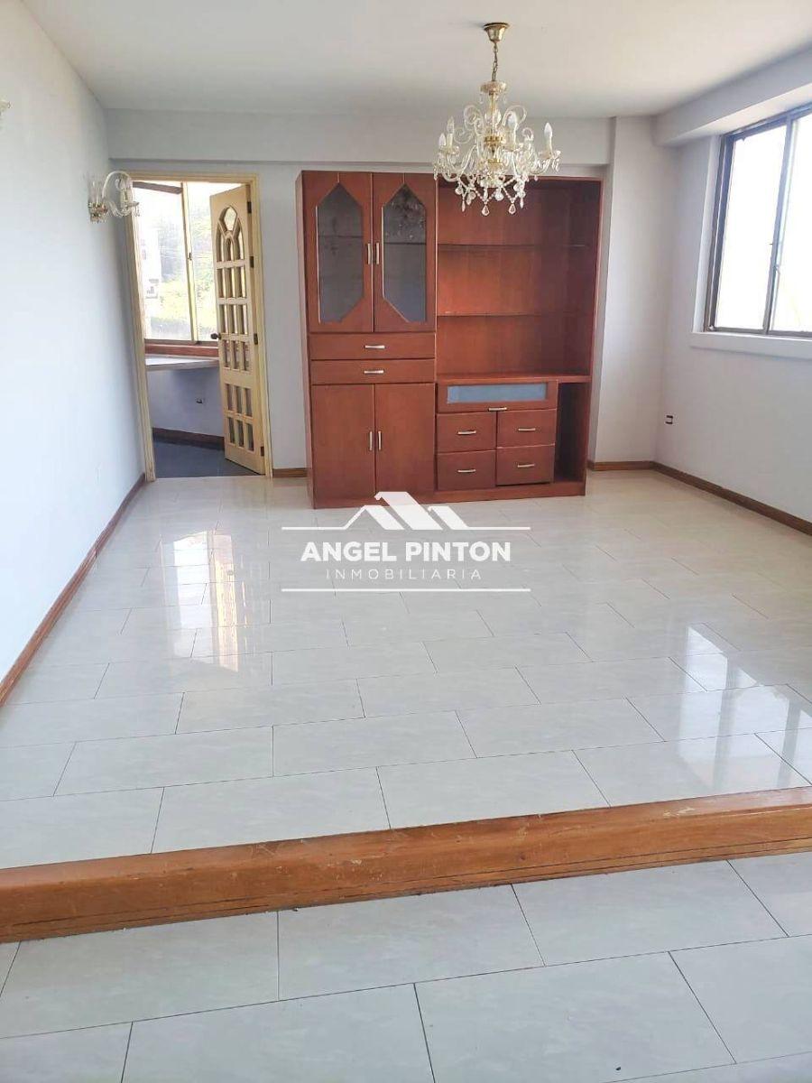 APARTAMENTO VENTA AV EL MILAGRO MARACAIBO API 5502 