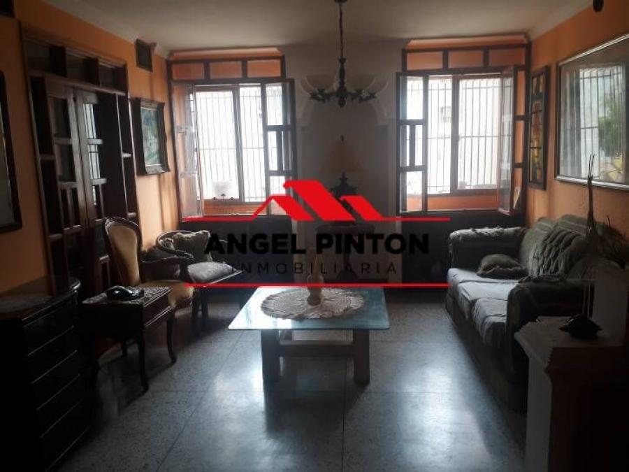 APARTAMENTO VENTA LA PICOLA MARACAIBO API 512