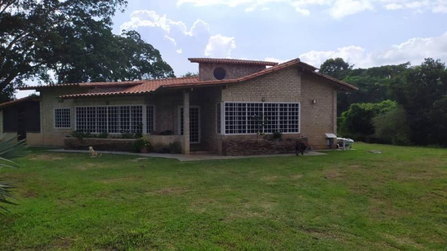 CASA AGUIRRE MONTALBAN - URB. LAS MERCEDES - CARABOBO. LUISA MEZONES VENDE 