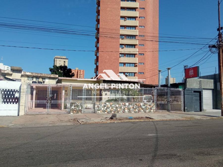 CASA COMERCIAL EN VENTA EN AV CECILIO ACOSTA MARACAIBO API 4126