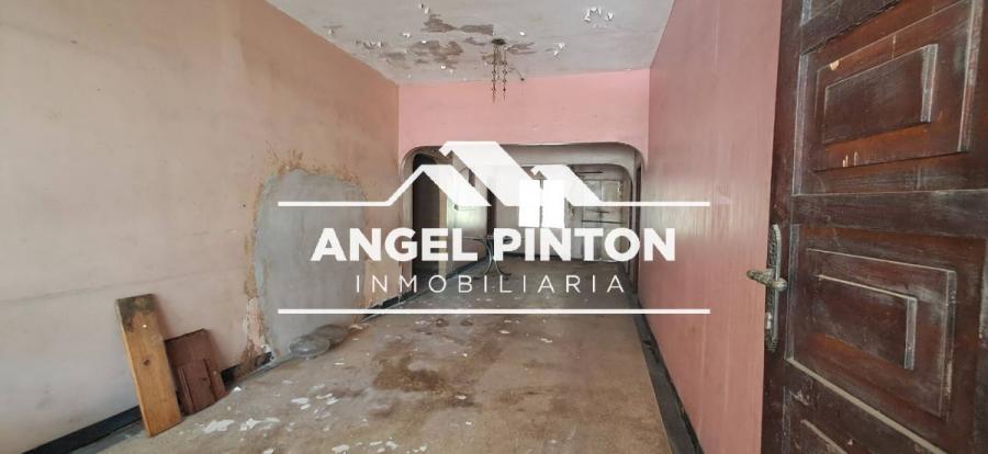 CASA COMERCIAL EN VENTA EN LA PASTORA MARACAIBO API 0182