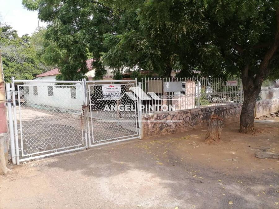 CASA COMERCIAL EN VENTA EN LOS ESTANQUES MARACAIBO API 6263