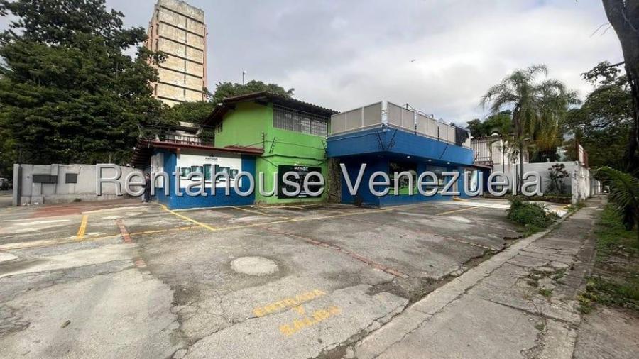 CASA DE USO COMERCIAL EN CHUAO. EXCELENTE OPORTUNIDAD. 25-14687