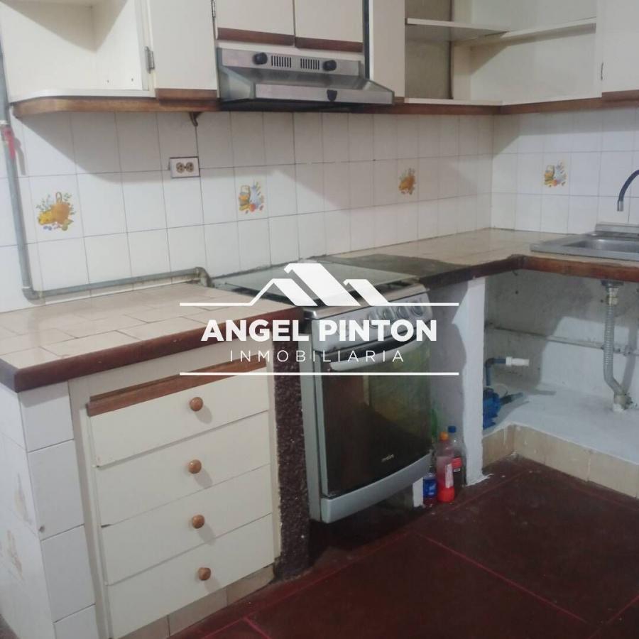 CASA EN EN VENTA AV. EL CUARTEL DE CATIA CARACAS API 6646