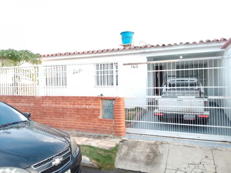 CASA EN URB MONTESERINO, CERCA DE AV  DON JULIO CENTENO, SAN DIEGO. LUISA MEZONES VENDE