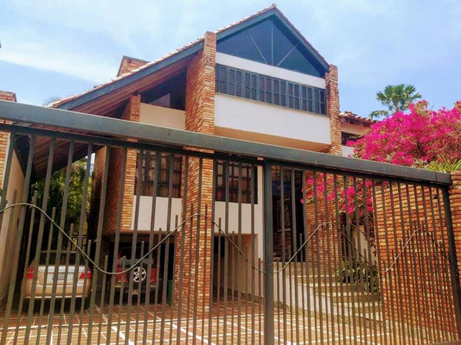 CASA EN VENTA, ALTOS DE GUATAPARO