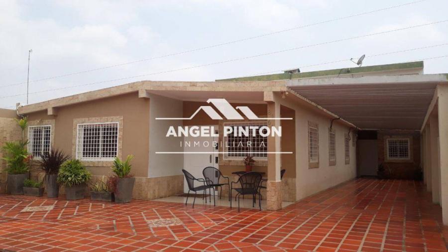 CASA EN VENTA EN ALTOS DE MARACAIBO, API 3635