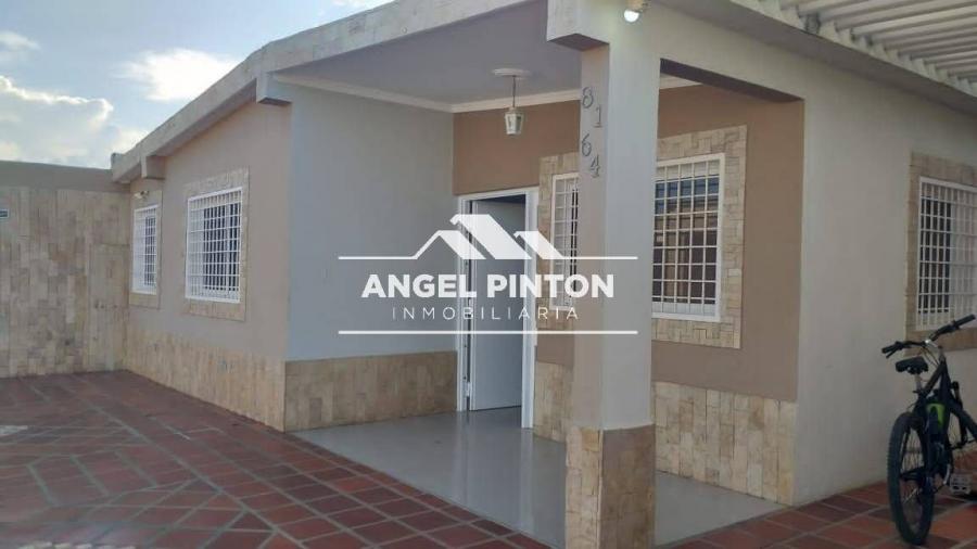 CASA EN VENTA EN ALTOS DE MARACAIBO, API 3635