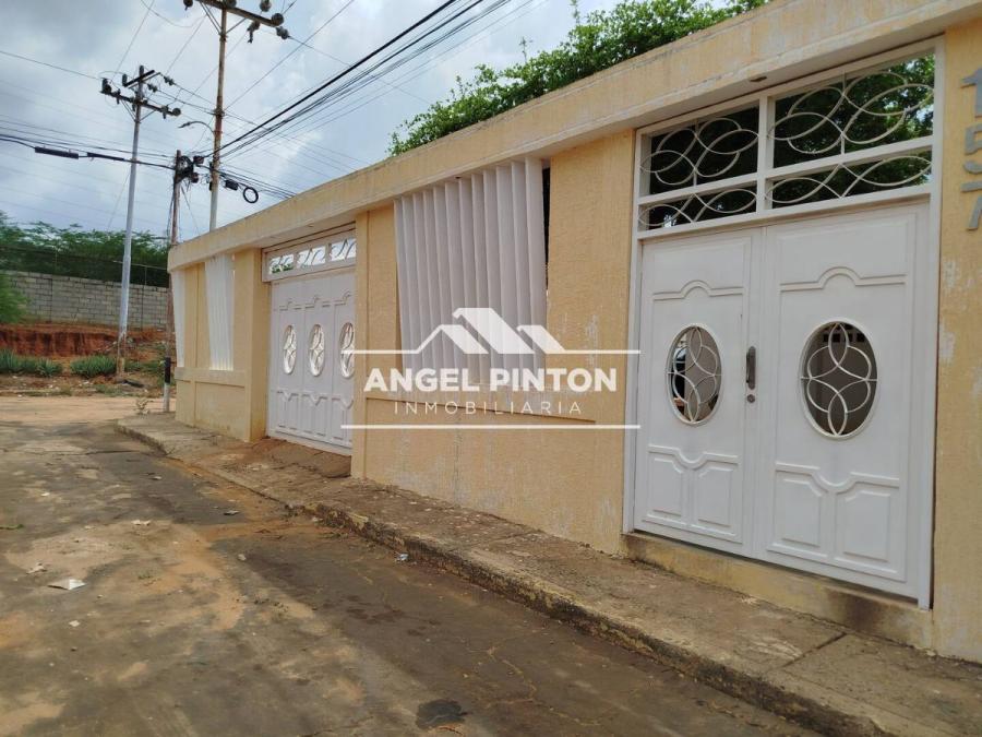 CASA EN VENTA EN ALTOS DEL SOL AMADO MARACAIBO API 8931 