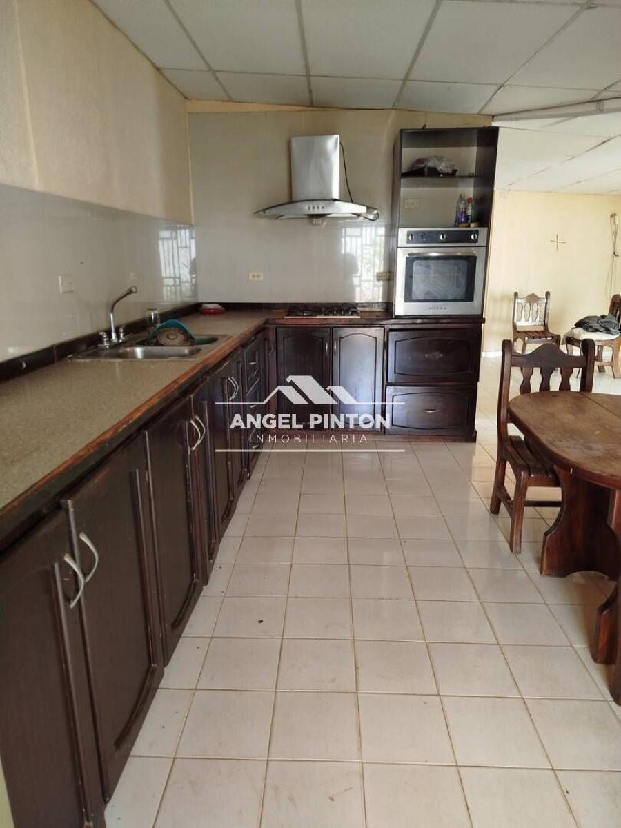 CASA EN VENTA EN ALTOS DEL SOL AMADO MARACAIBO API 8931 JANETTE PEREZ