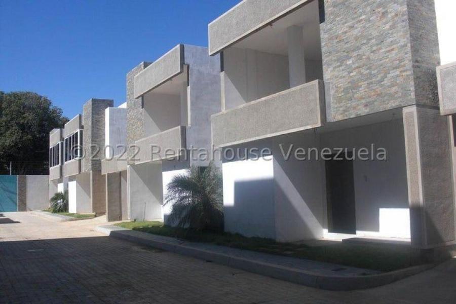 Casa en venta en Calle San Bosco MLS #24-11349 OP