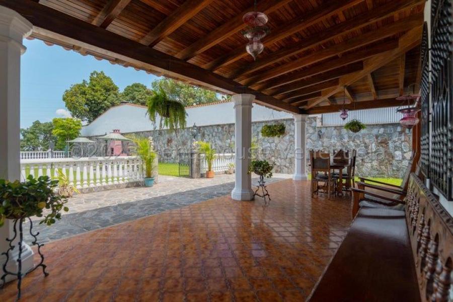 CASA EN VENTA EN CUMBRES DE CURUMO. 25-13890