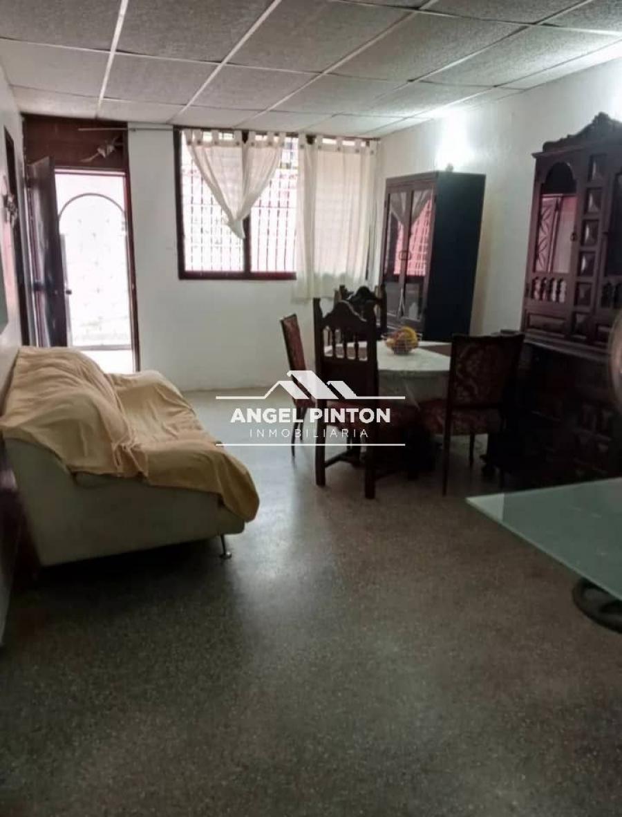 CASA EN VENTA EN GUARENAS. API 6412