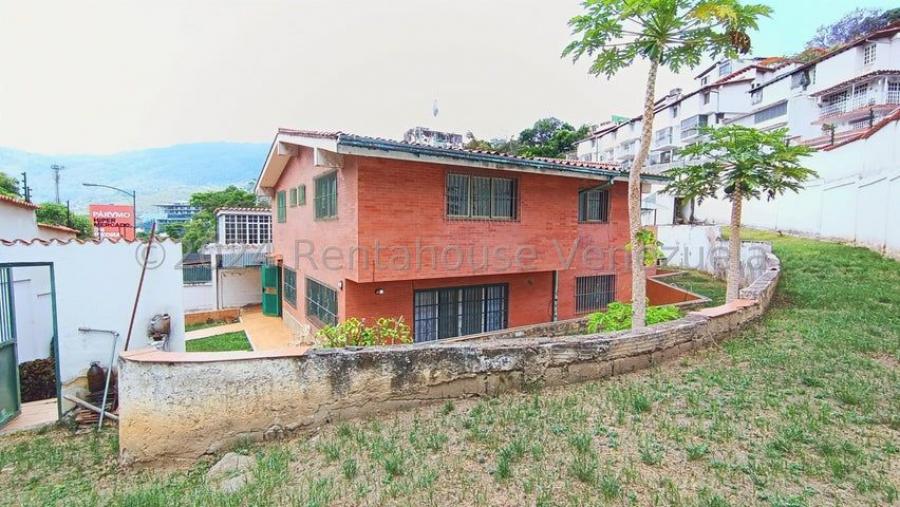 Casa en Venta en La Trinidad. 605 mtrs2. Habitable o para Remodelar.