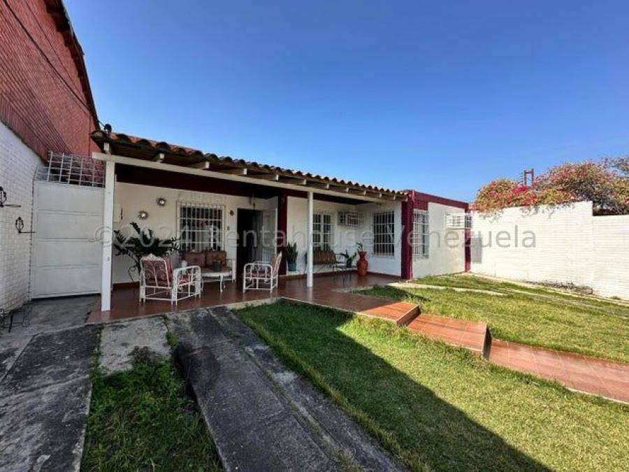 Casa en venta en la Urbanizacion La Mantuana Turmero  24-12956