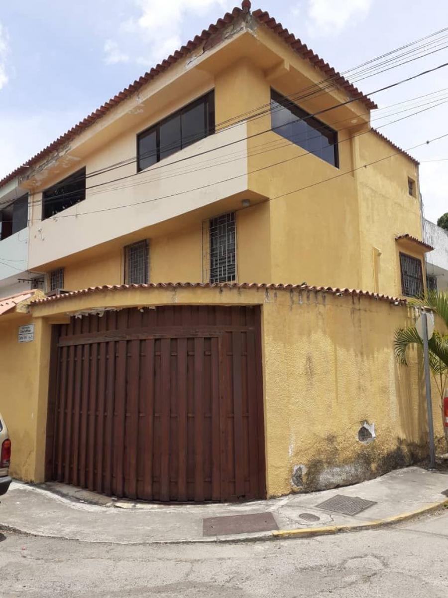 Foto Casa en Venta en Los Chorros, Distrito Federal - U$D 115.000 - CAV227659 - BienesOnLine