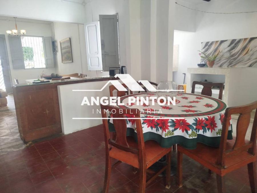 CASA EN VENTA EN LAS VERITAS MARACAIBO API 242411