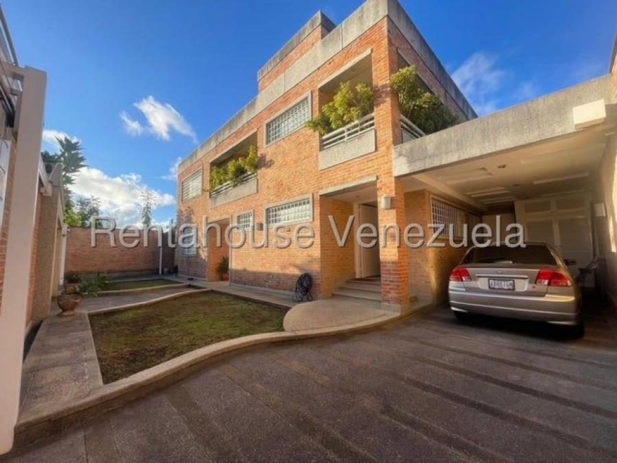 CASA EN VENTA EN LOMAS DE LA LAGUNITA