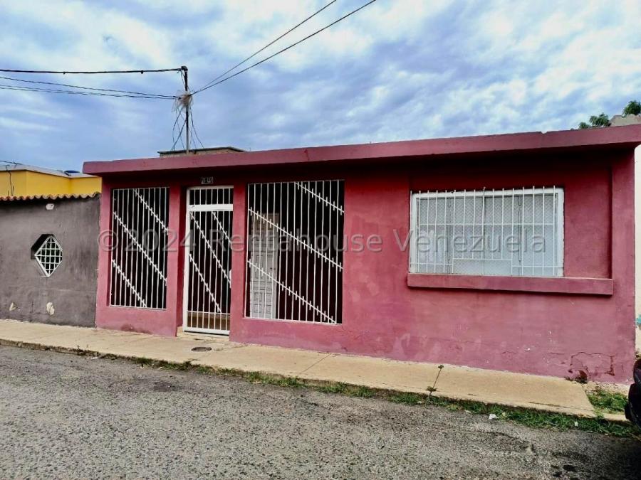 Casa en Venta en Punto Fijo, Falcon MLS #24-20676 GR