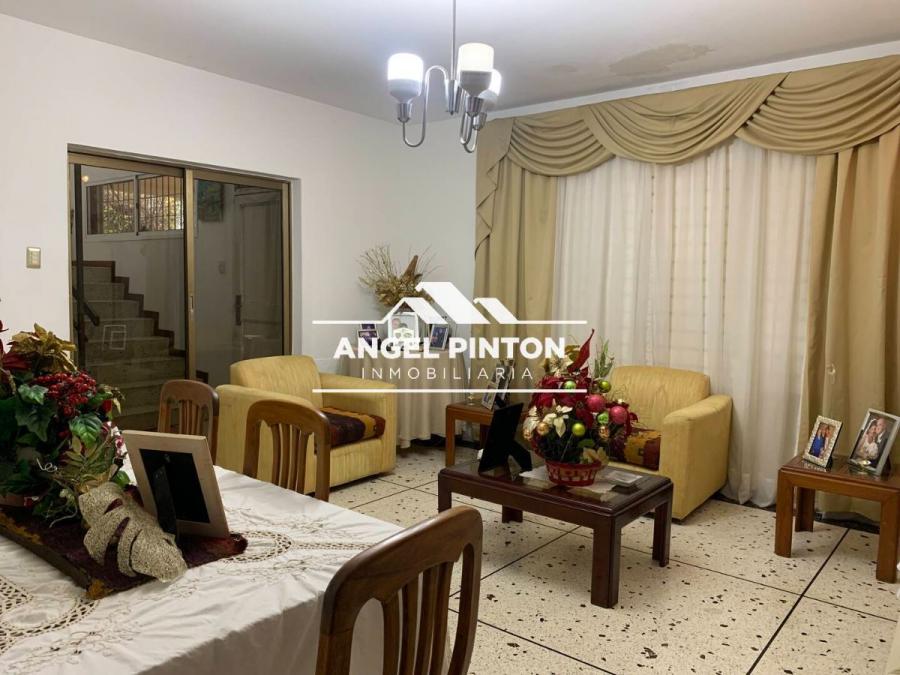 CASA EN VENTA EN SANTA RITA. AV 8B CON CALLE 60 MARACAIBO API 6498