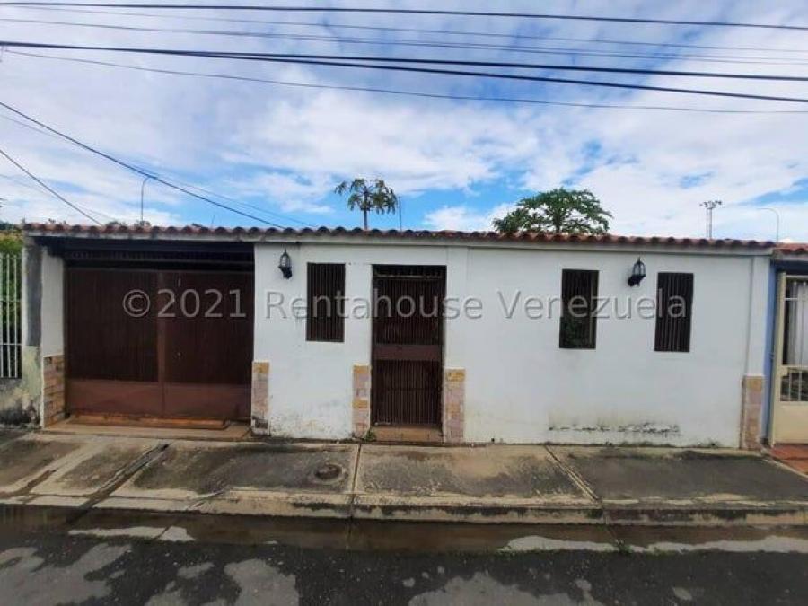 Casa en venta En urbanismo privado de la Morita: Roraima 23-14231