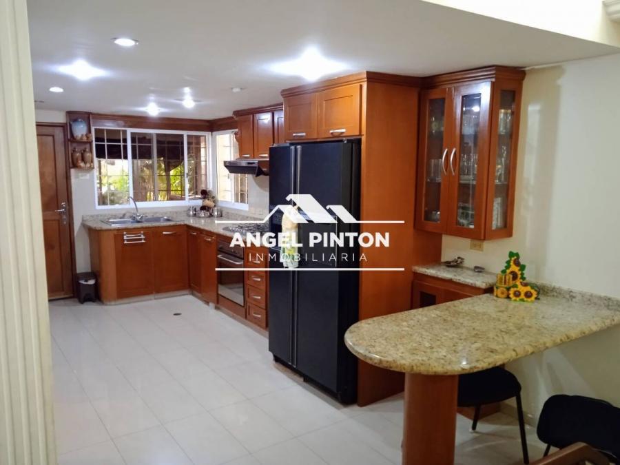 CASA EN VENTA EN VILLA CORALES MARACAIBO API 6434