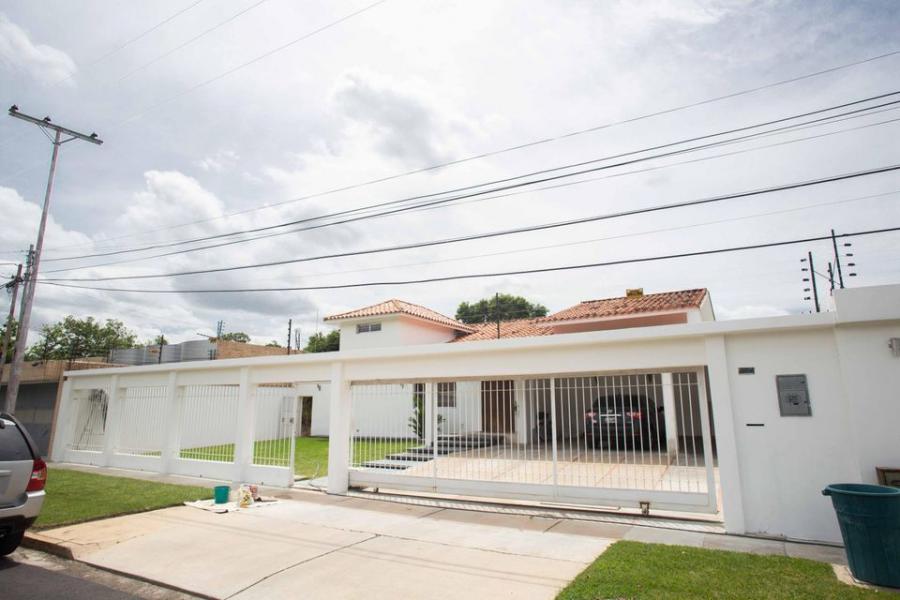 Foto Casa en Venta en Guaparo, Valencia, Carabobo - U$D 450.000 - CAV161010 - BienesOnLine
