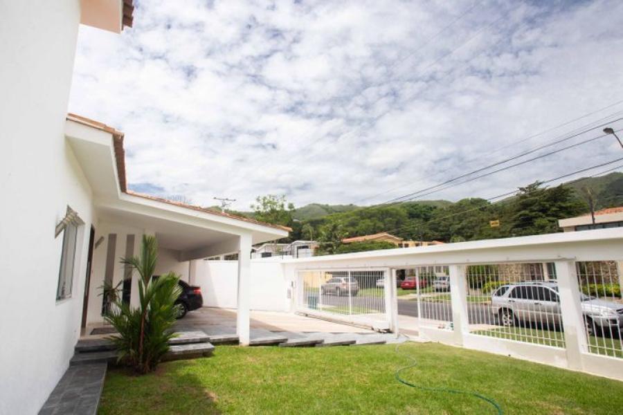 Foto Casa en Venta en Guaparo, Valencia, Carabobo - U$D 450.000 - CAV162431 - BienesOnLine