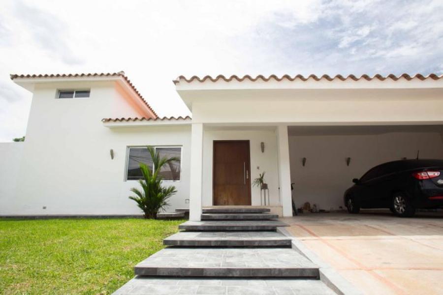 Foto Casa en Venta en Guaparo, Valencia, Carabobo - U$D 450.000 - CAV163877 - BienesOnLine