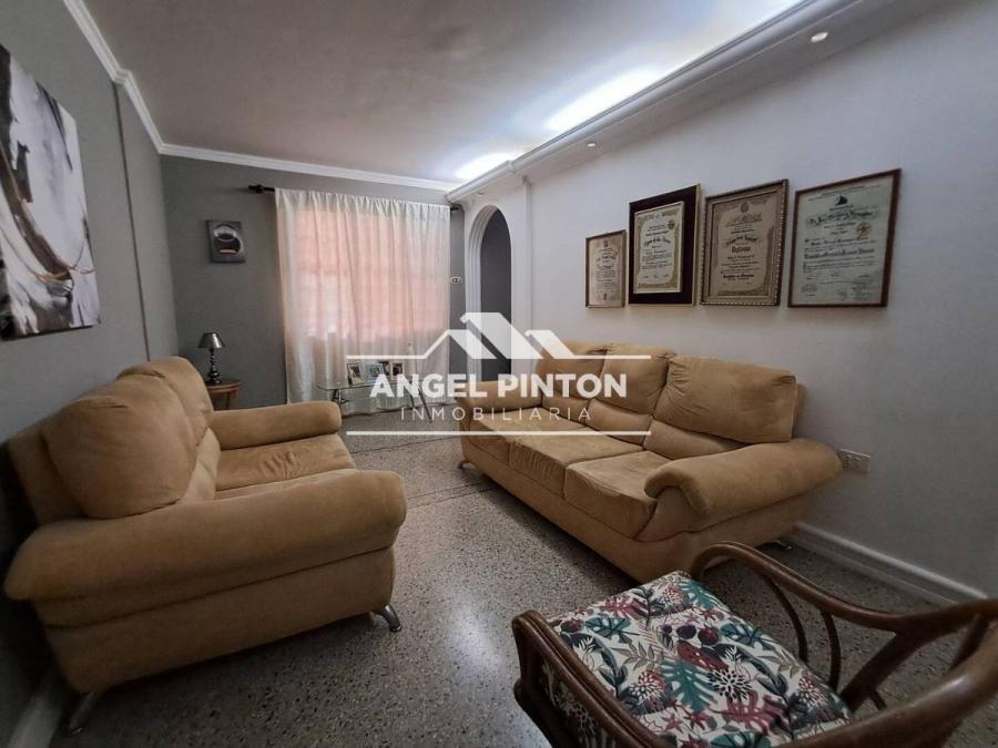 Foto Casa en Venta en Lago Azul, Maracaibo, Zulia - U$D 17.999 - CAV237661 - BienesOnLine