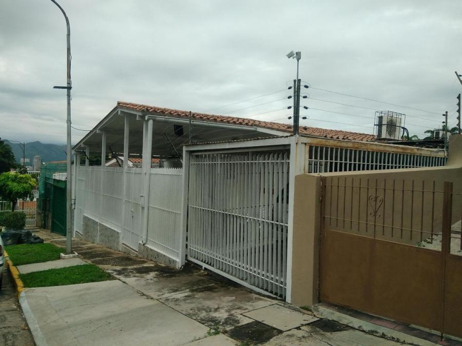 CASA EN VENTA TRIGAL SUR VALENCIA CARABOBO 21-3348 RAHV