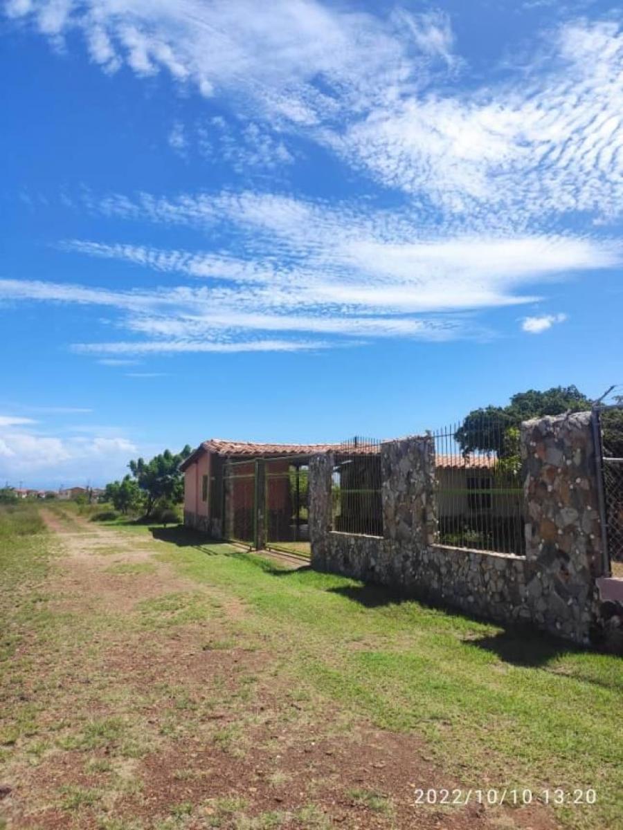 Casa estilo caney con amplio terreno en el mirador del Datil por la entrada del 911