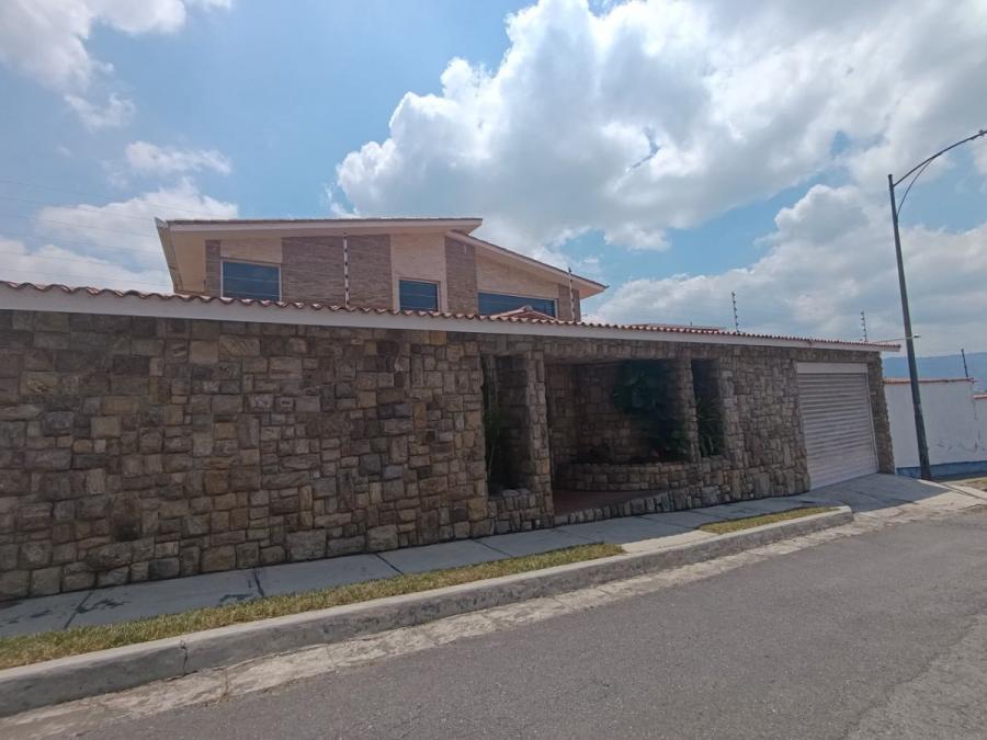 Casa estilo  Villa en Vende en Urbanización El Marques Municipio Sucre Edo Miranda