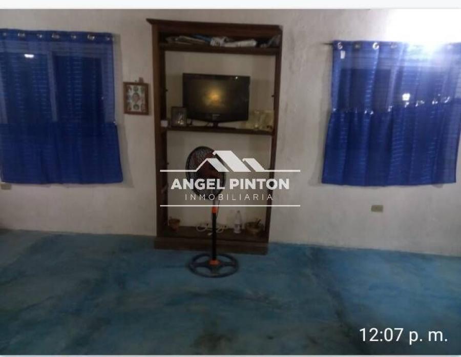 Foto Casa en Venta en Caracas, Distrito Federal - U$D 11.000 - CAV240770 - BienesOnLine