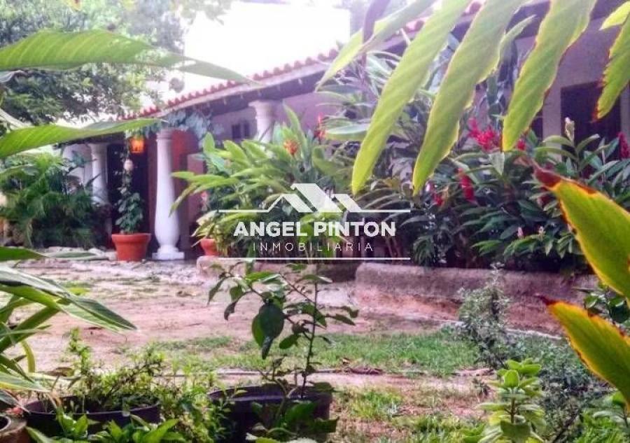 CASA - POSADA EN VENTA EN CHORONI MARACAY API 9777 JANETTE PEREZ