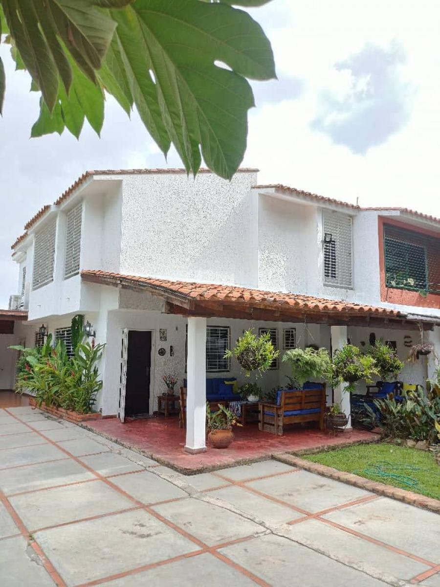 CASA PREBO II CONJUNTO RES. LA TINAJA URB SABANA LARGA VALENCIA, VENEZUELA. LUISA MEZONES VENDE