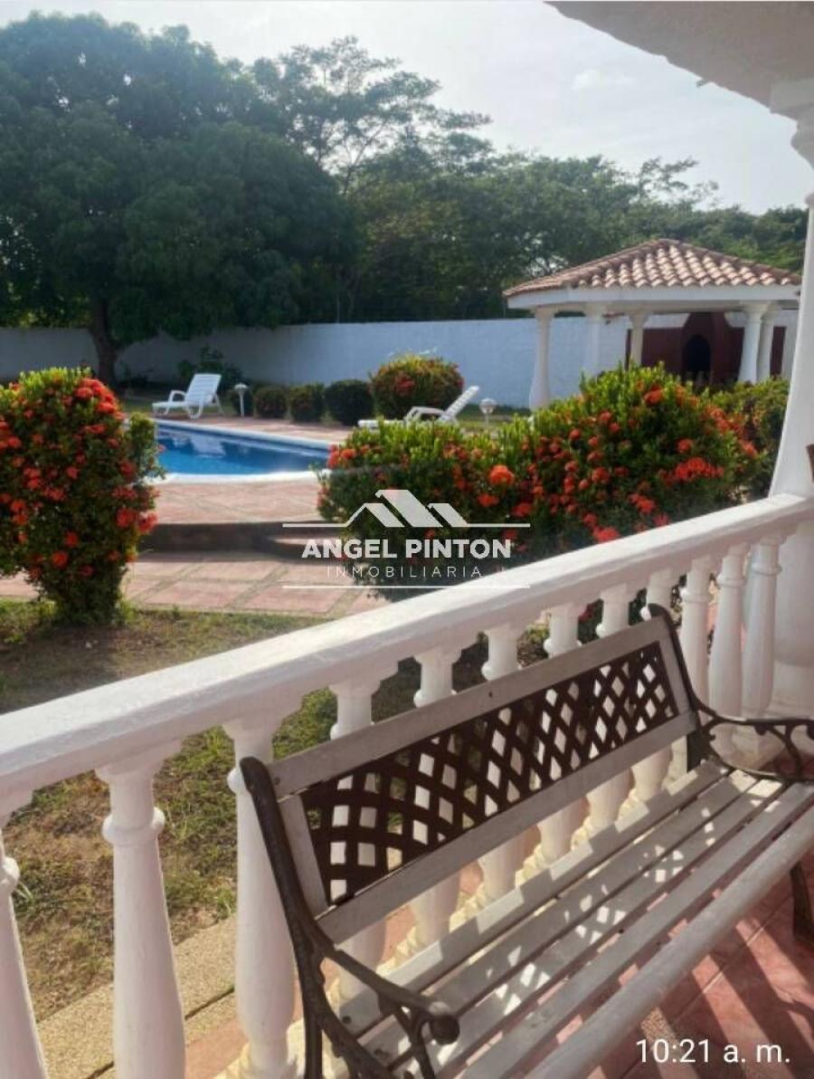 CASA VACACIONAL EN VENTA EN HIGUEROTE API 5944