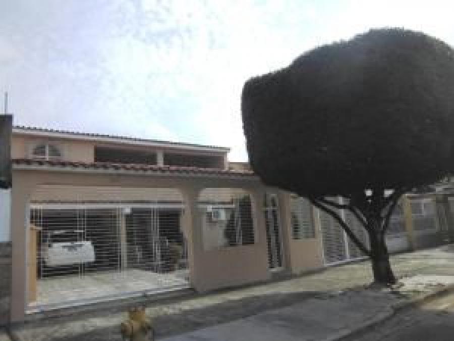 Foto Casa en Venta en Urb Los Guayabitos, Valencia, Carabobo - U$D 85.000 - CAV143482 - BienesOnLine