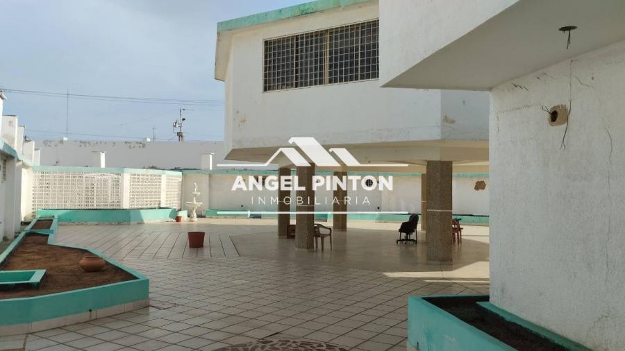 CENTRO COMERCIAL EN VENTA EN EL PEDREGAL MARACAIBO API 3377